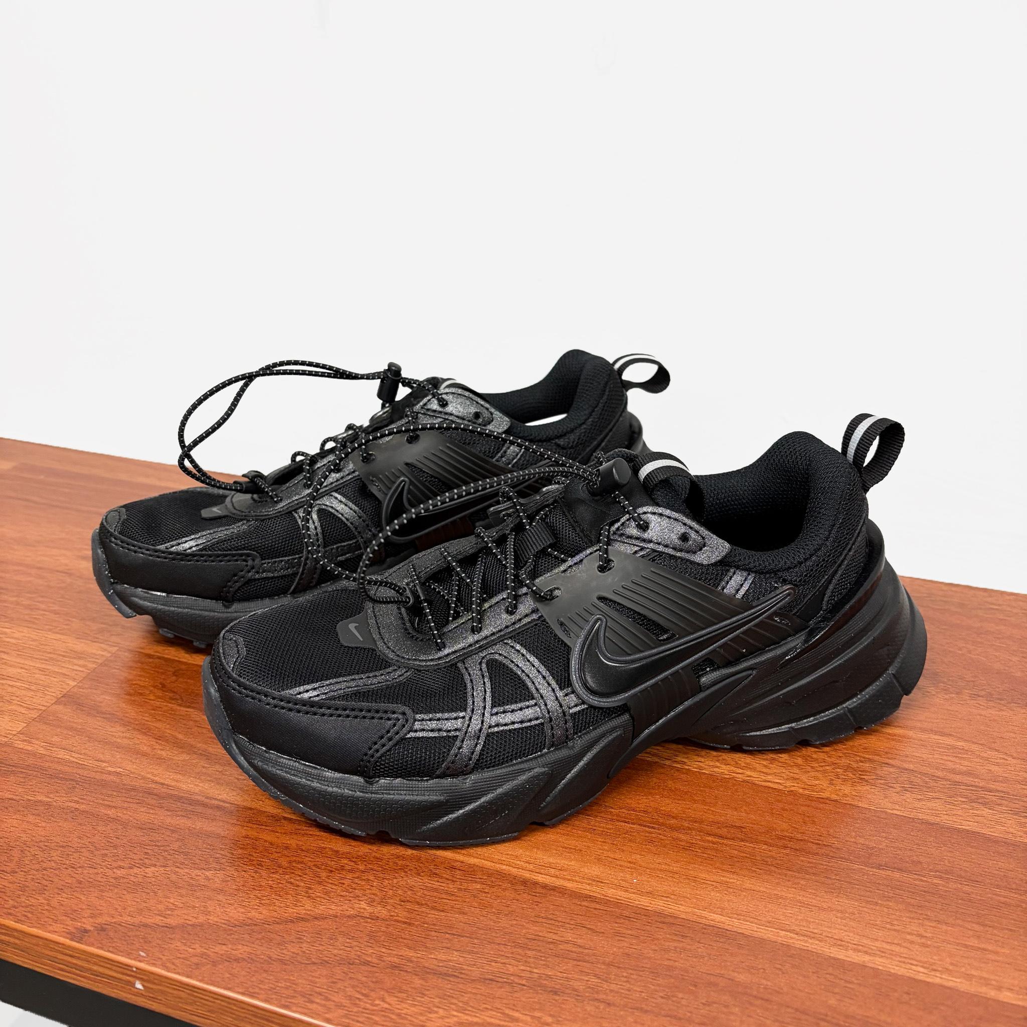 NIKE V2K RUN BLACK METALLIC SILVER ANTHRACITE レディーススニーカー デイリー IH0388 001