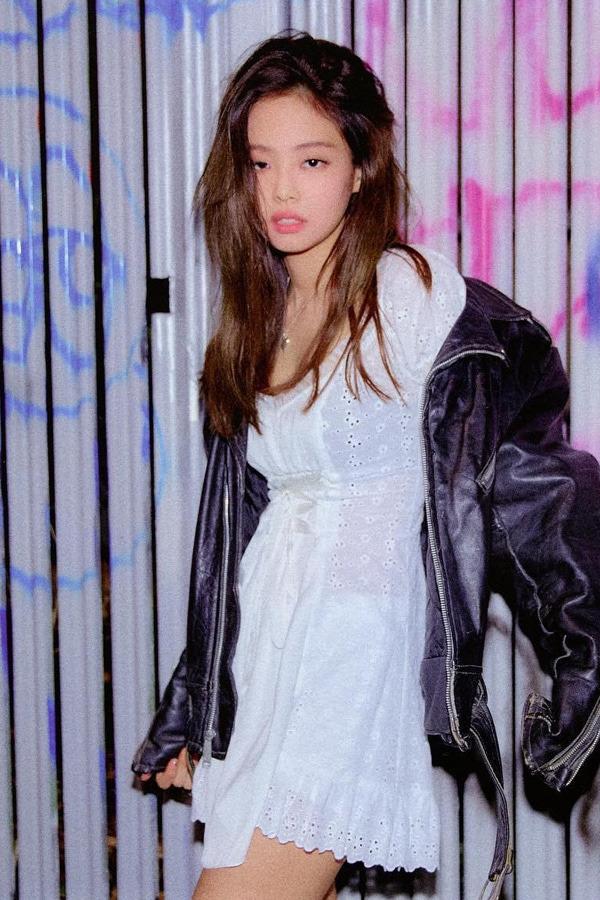 BLACKPINK 제니 착용 Bella Hadid Daisy 데이지 데이 미니 원피스